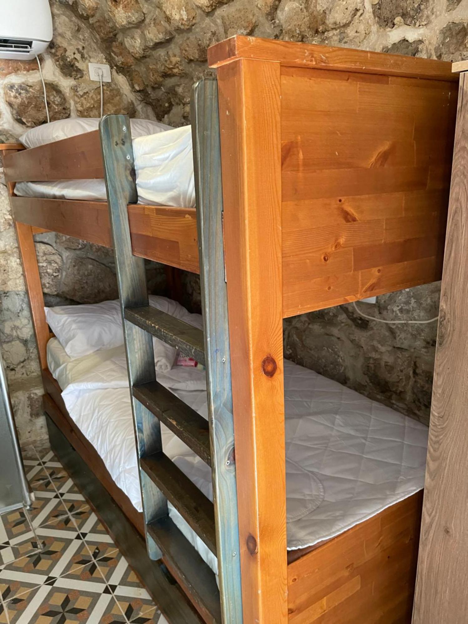 Hebi House Aparthotel Akko Bagian luar foto
